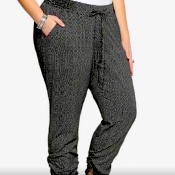 Torrid Chevron Cropped Harem Pants - Picture 1 of 4